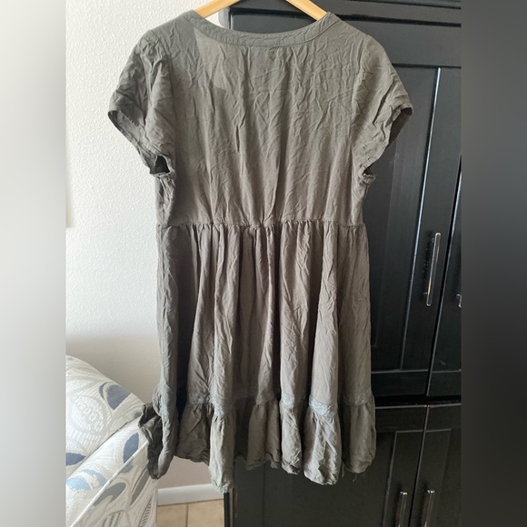 Torrid short-sleeved babydoll dress olive green tiered ruffled hem rayon 2X - Picture 4 of 8